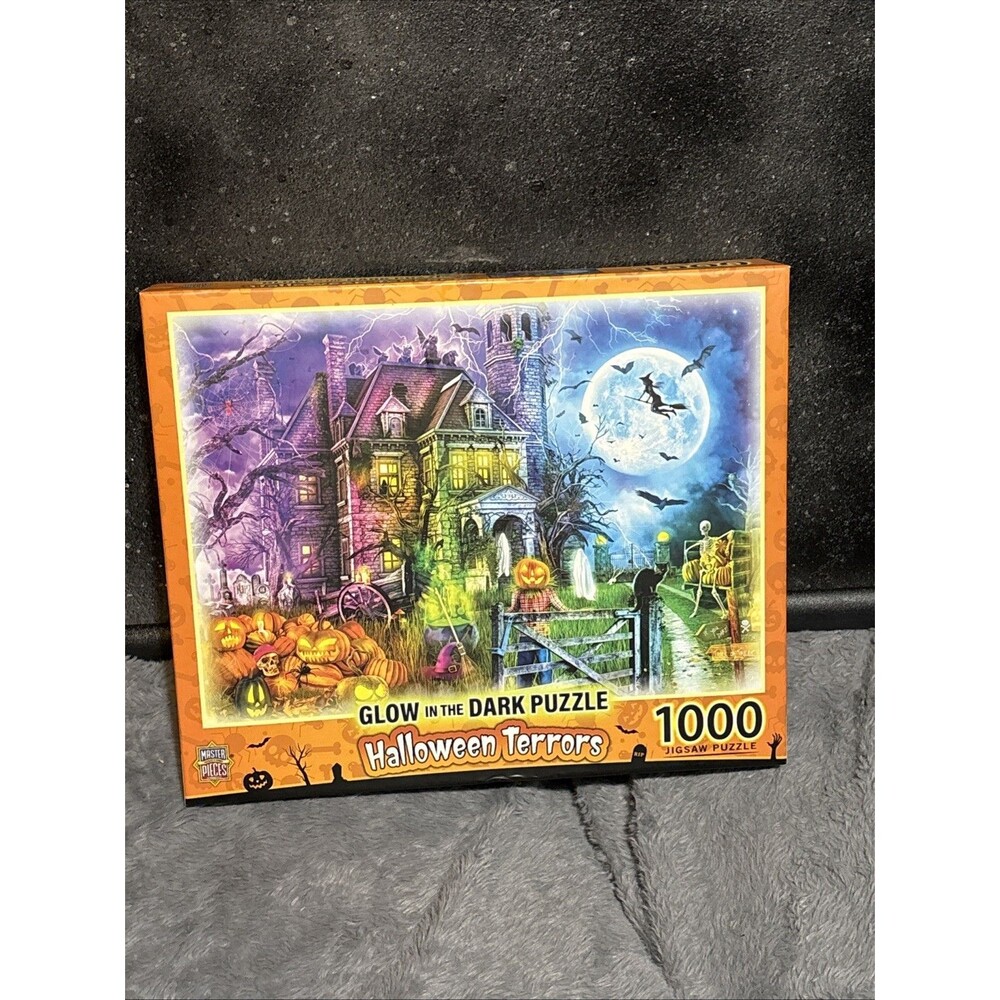 MasterPieces 1000 Piece Jigsaw Puzzle Halloween Terrors - glow-in-dark Used - Picture 1 of 2